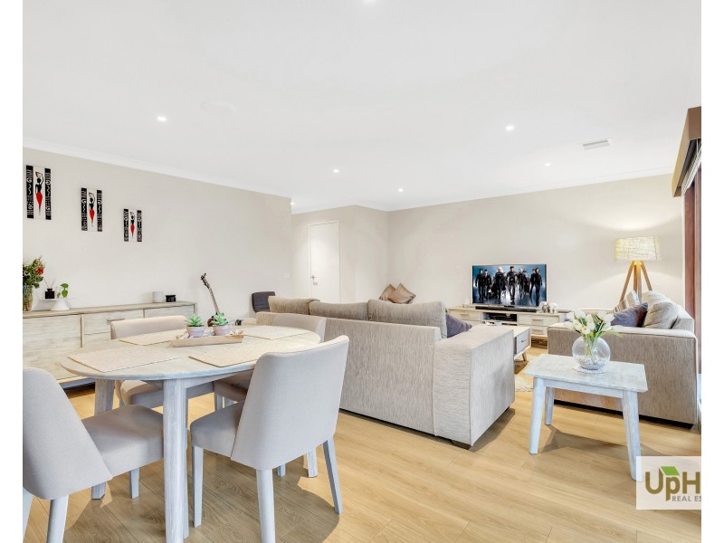 16 Selandra Boulevard, Clyde North VIC 3978