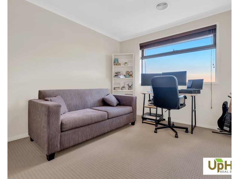 16 Selandra Boulevard, Clyde North VIC 3978