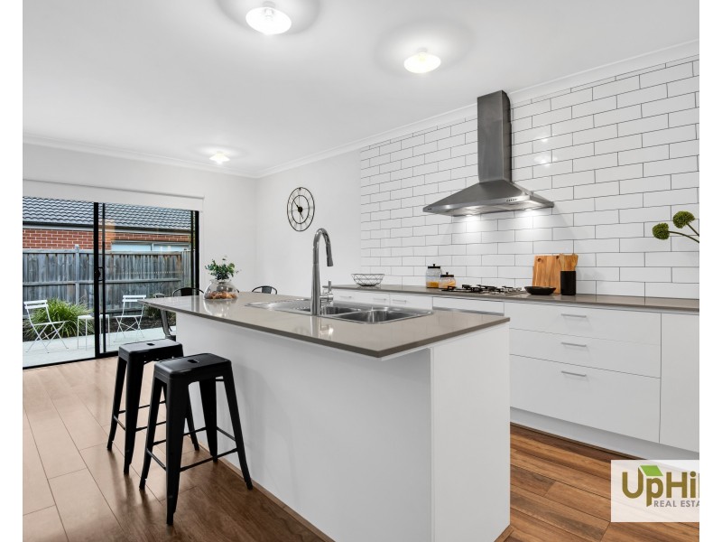 59 Elmtree Crescent, Clyde North VIC 3978