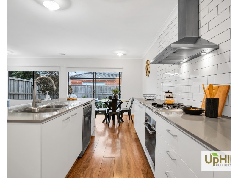 59 Elmtree Crescent, Clyde North VIC 3978