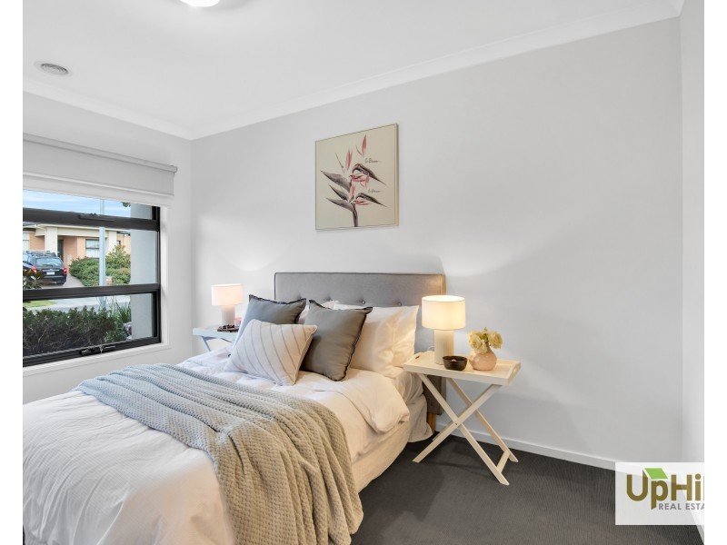 59 Elmtree Crescent, Clyde North VIC 3978