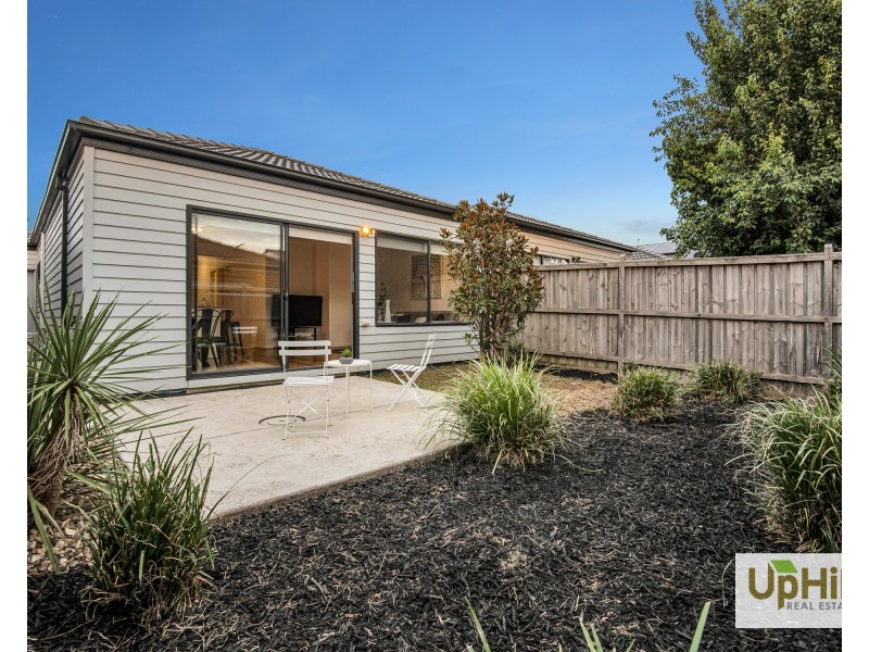 59 Elmtree Crescent, Clyde North VIC 3978