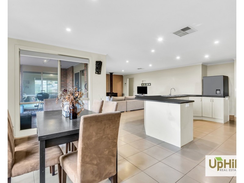 51 Meaby Drive, Pakenham VIC 3810