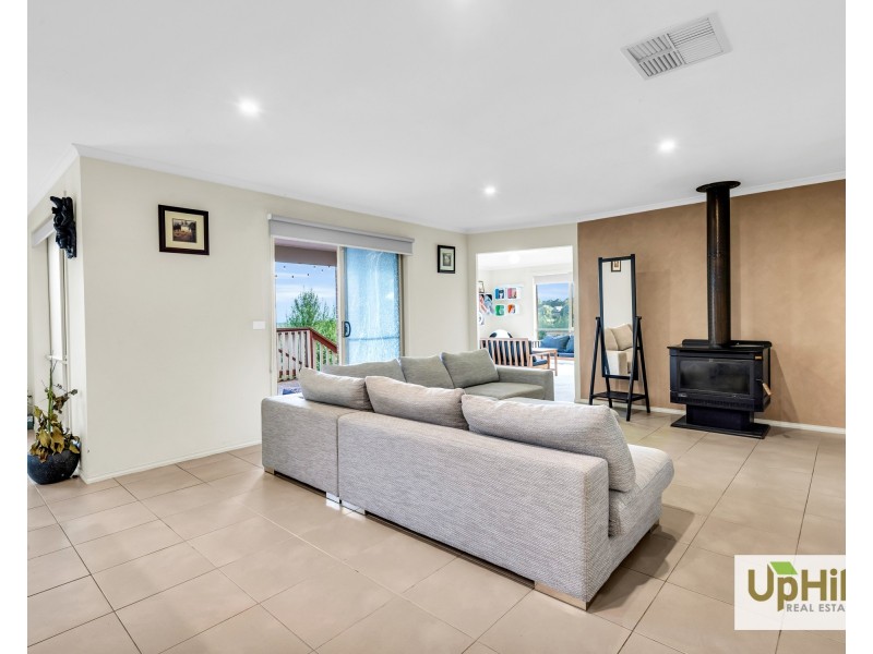 51 Meaby Drive, Pakenham VIC 3810