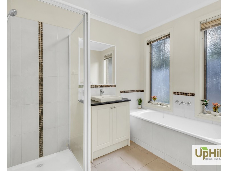 51 Meaby Drive, Pakenham VIC 3810