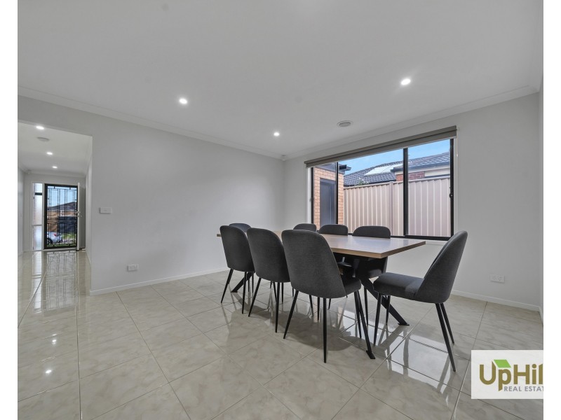 11 Nell Place, Narre Warren South VIC 3805