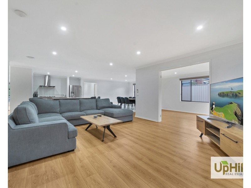 11 Nell Place, Narre Warren South VIC 3805