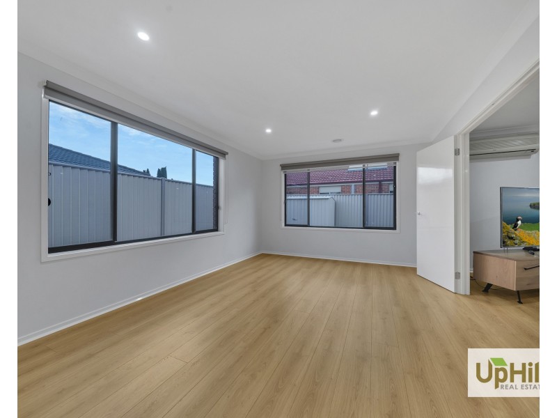 11 Nell Place, Narre Warren South VIC 3805