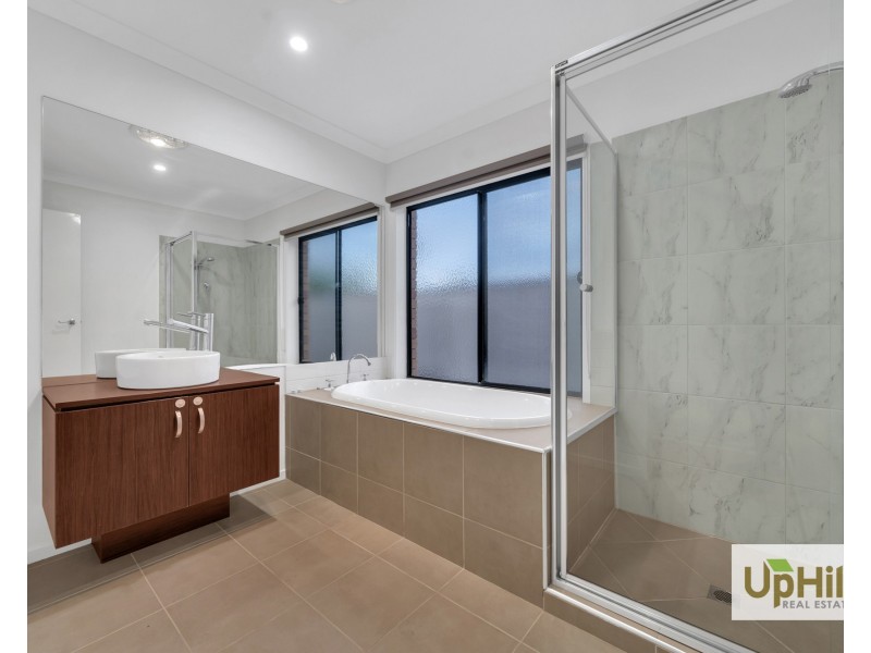 11 Nell Place, Narre Warren South VIC 3805