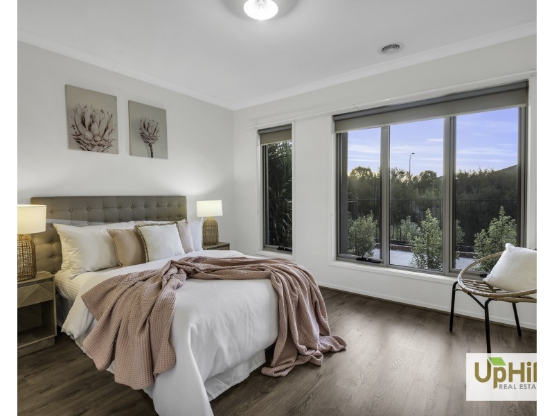 7 Comtois Lane, Clyde North VIC 3978