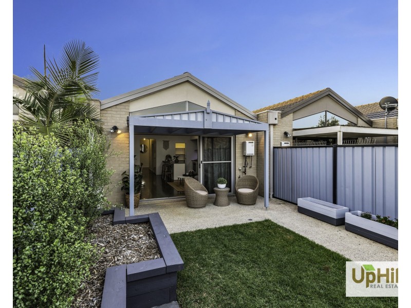 7 Comtois Lane, Clyde North VIC 3978