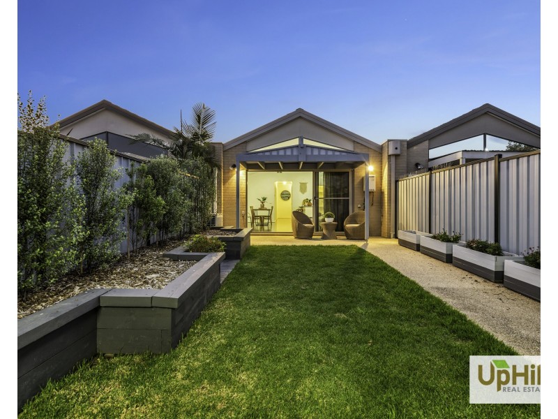 7 Comtois Lane, Clyde North VIC 3978