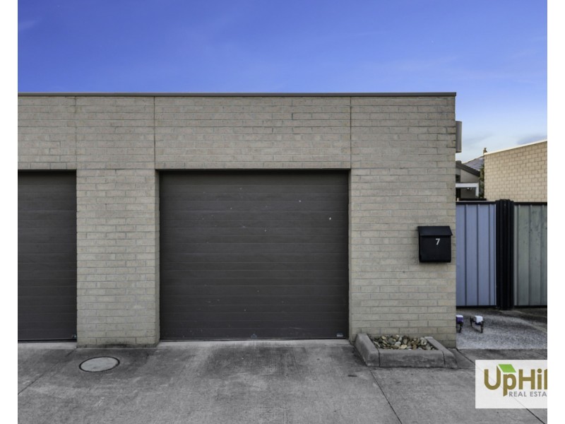 7 Comtois Lane, Clyde North VIC 3978