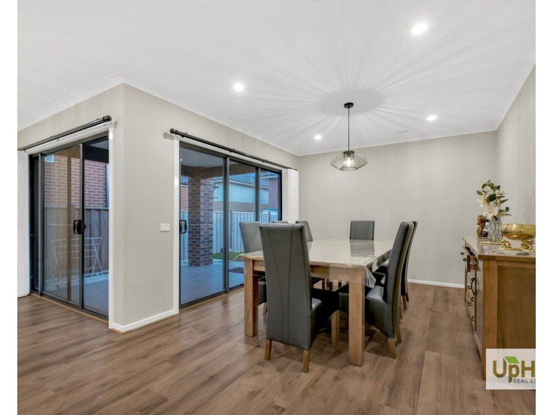 7 Bellotto Street, Cranbourne North VIC 3977