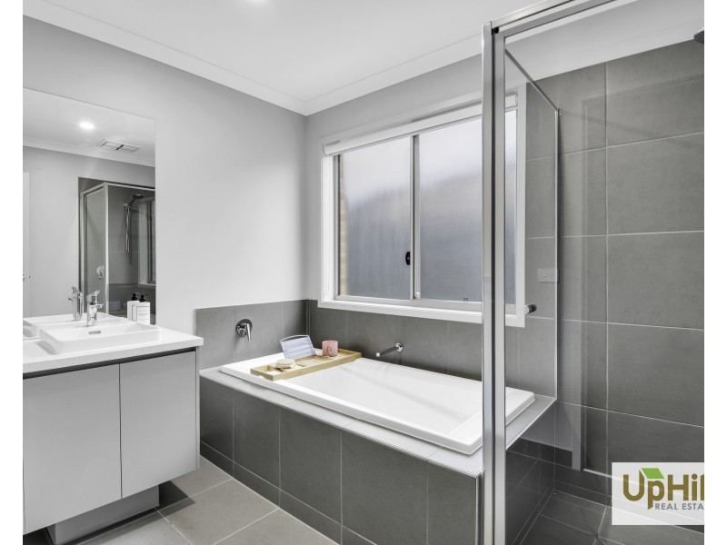 20 Magenta Street, Clyde North VIC 3978