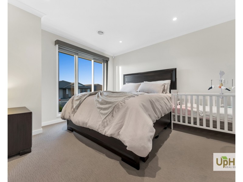 6 Sackville Avenue, Clyde North VIC 3978