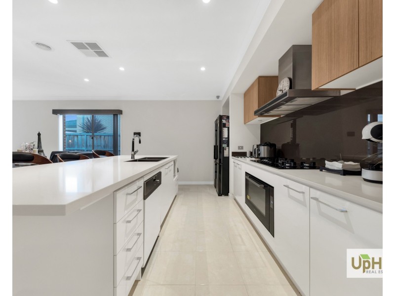 6 Sackville Avenue, Clyde North VIC 3978