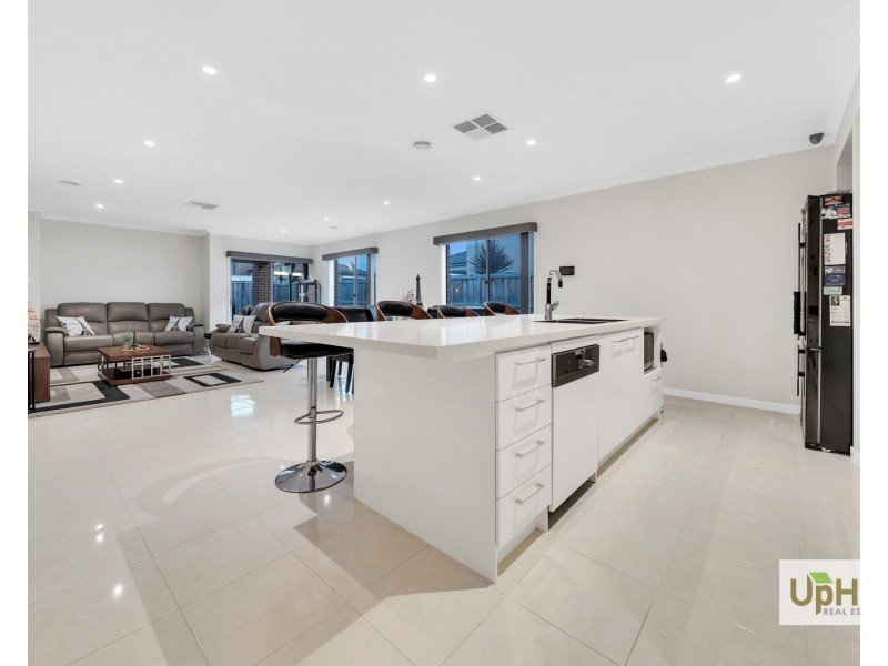 6 Sackville Avenue, Clyde North VIC 3978