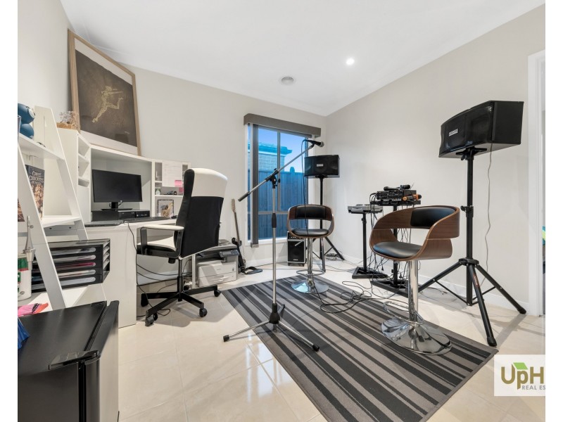 6 Sackville Avenue, Clyde North VIC 3978