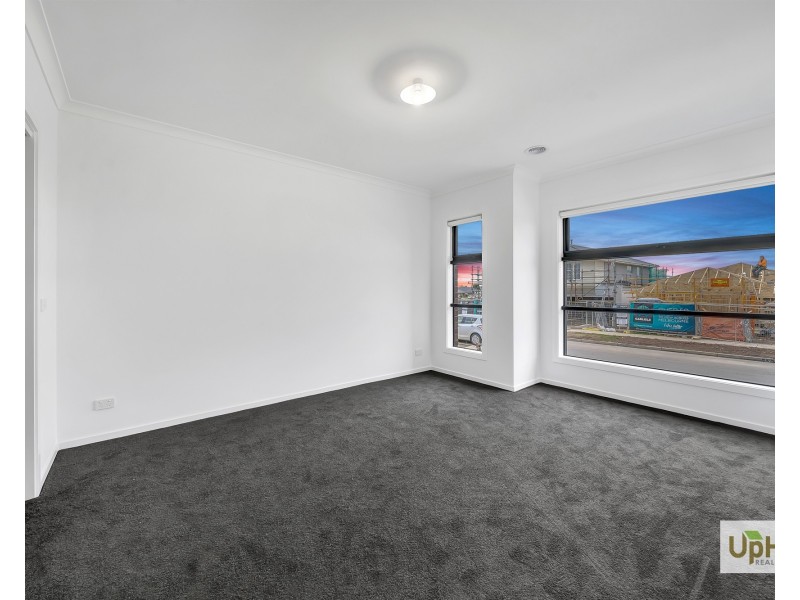 18 Vesna Avenue, Clyde North VIC 3978