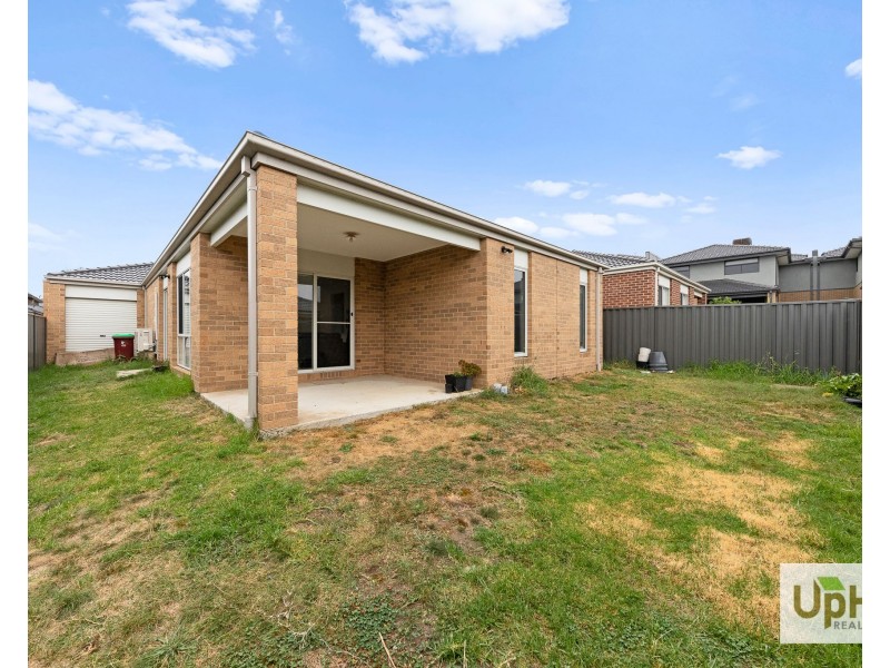18 Vesna Avenue, Clyde North VIC 3978