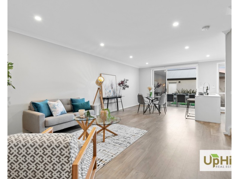 10 Watercolour Boulevard, Clyde North VIC 3978