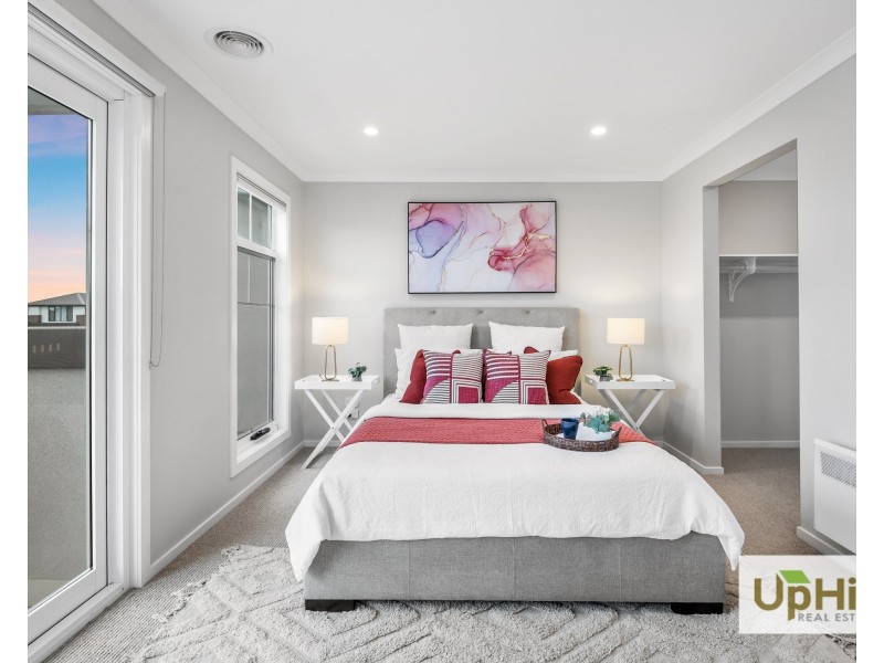 10 Watercolour Boulevard, Clyde North VIC 3978