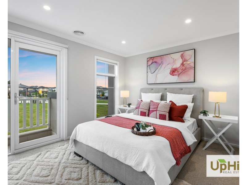 10 Watercolour Boulevard, Clyde North VIC 3978