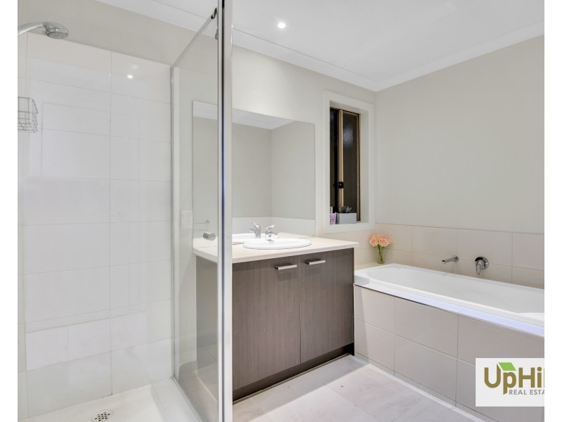 284 Casey Fields Boulevard, Cranbourne East VIC 3977