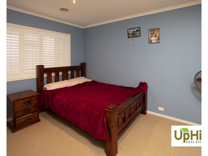22 Fallingwater Drive, Pakenham VIC 3810