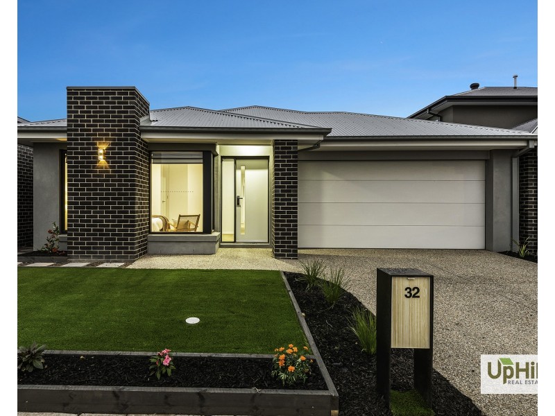 32 Handsome Avenue, Clyde North VIC 3978