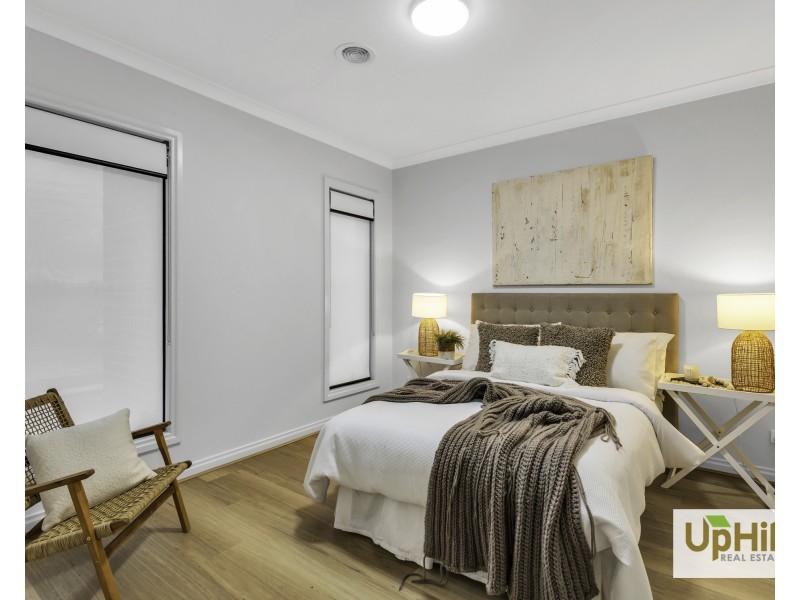 32 Handsome Avenue, Clyde North VIC 3978