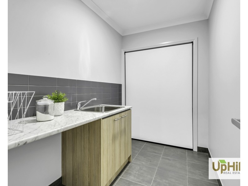 32 Handsome Avenue, Clyde North VIC 3978