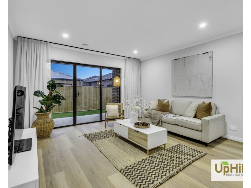 32 Handsome Avenue, Clyde North VIC 3978