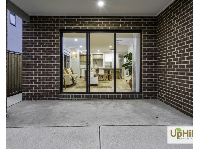 32 Handsome Avenue, Clyde North VIC 3978