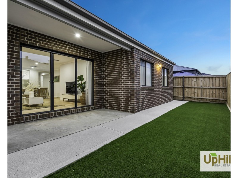 32 Handsome Avenue, Clyde North VIC 3978