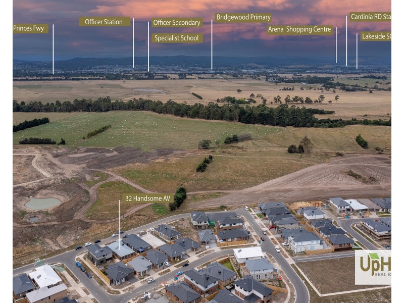 32 Handsome Avenue, Clyde North VIC 3978