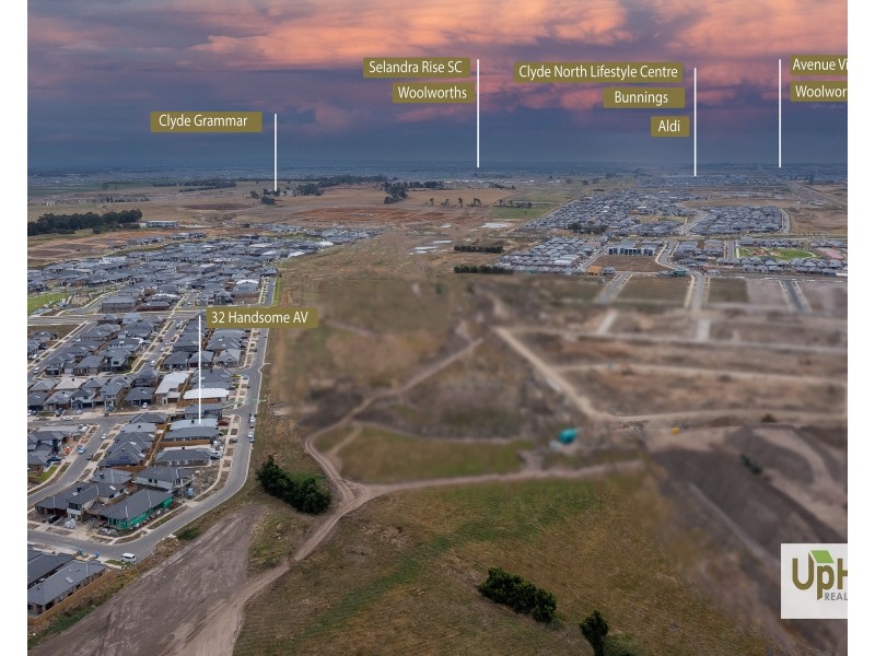 32 Handsome Avenue, Clyde North VIC 3978