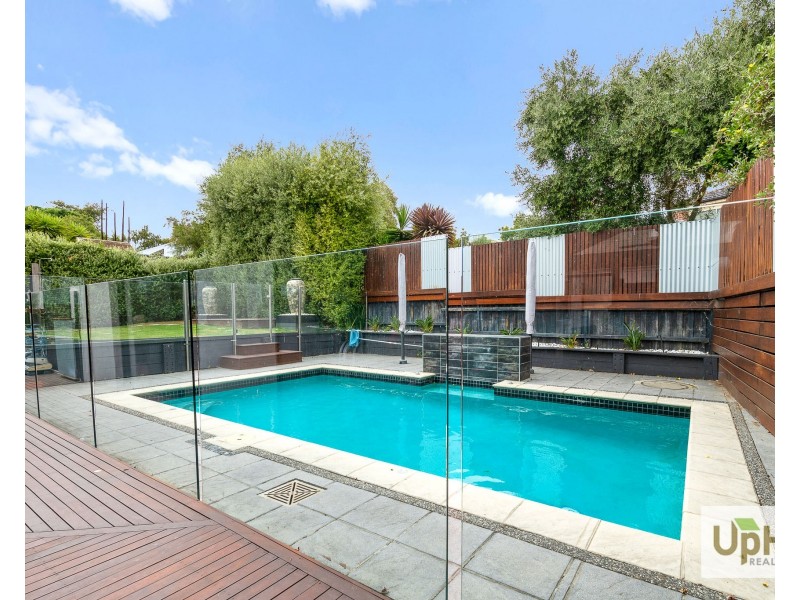 10 Riviera Drive, Berwick VIC 3806