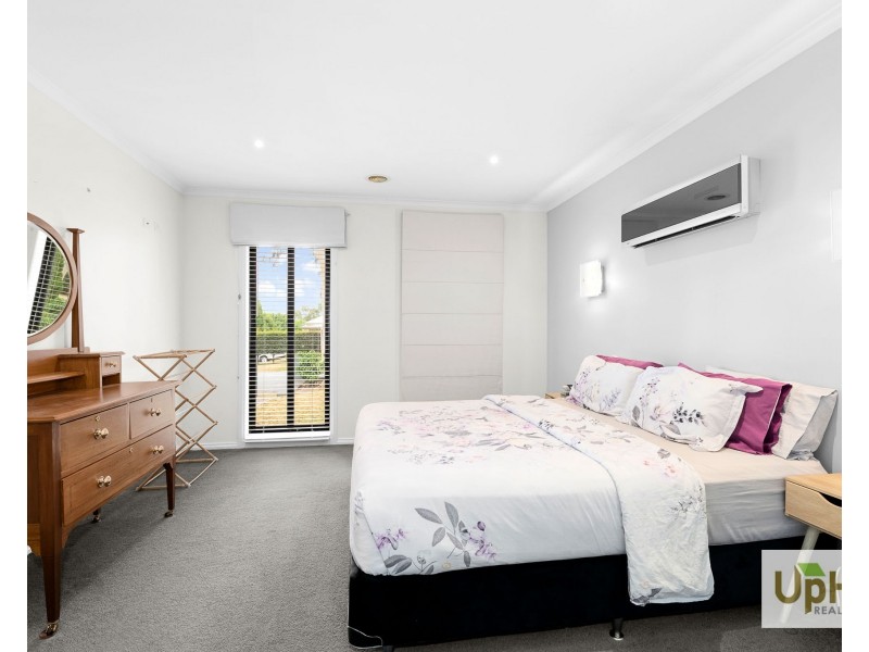 10 Riviera Drive, Berwick VIC 3806