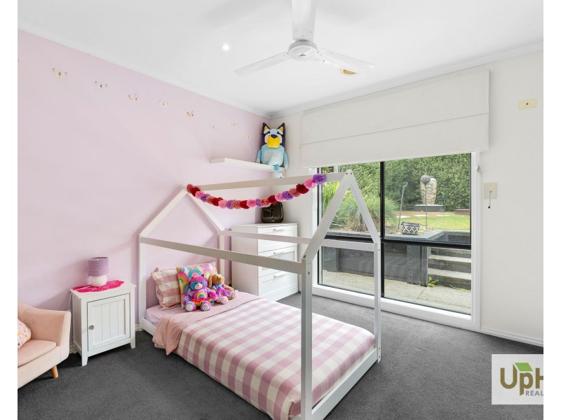 10 Riviera Drive, Berwick VIC 3806