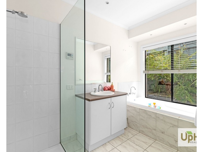 10 Riviera Drive, Berwick VIC 3806