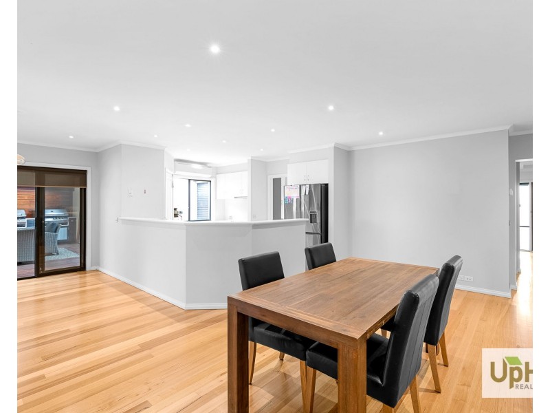 10 Riviera Drive, Berwick VIC 3806