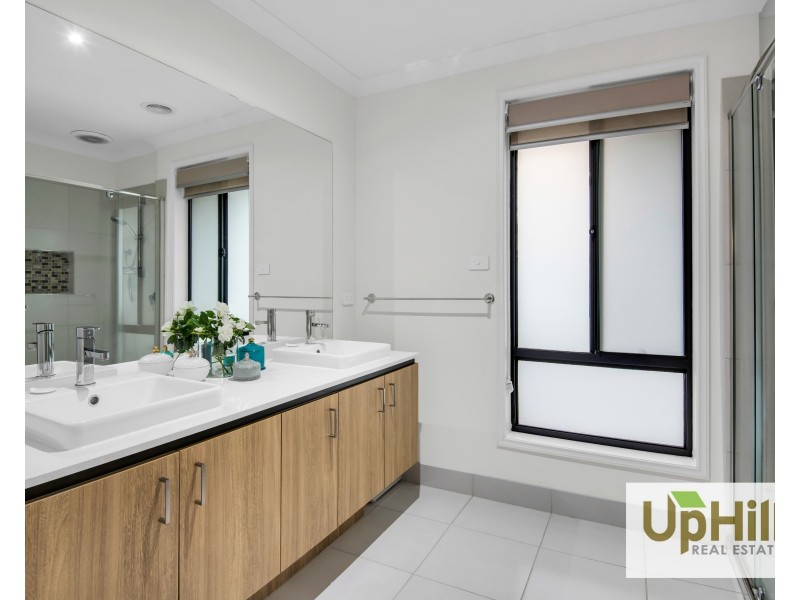 3 Kenyan Avenue, Clyde VIC 3978