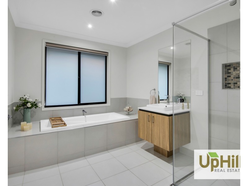 3 Kenyan Avenue, Clyde VIC 3978