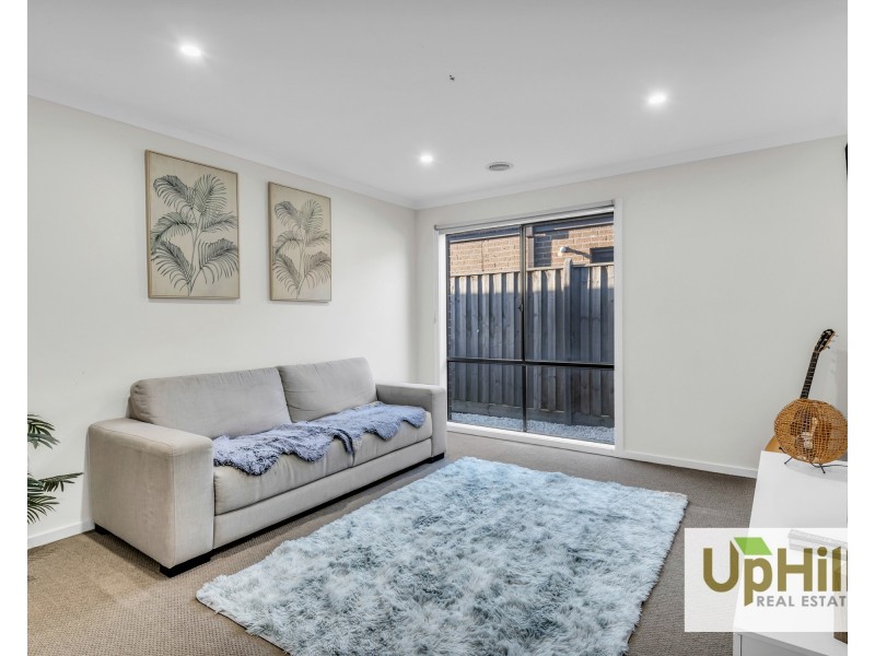 6 Landsdowne Avenue, Clyde North VIC 3978