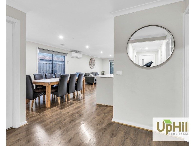 6 Landsdowne Avenue, Clyde North VIC 3978