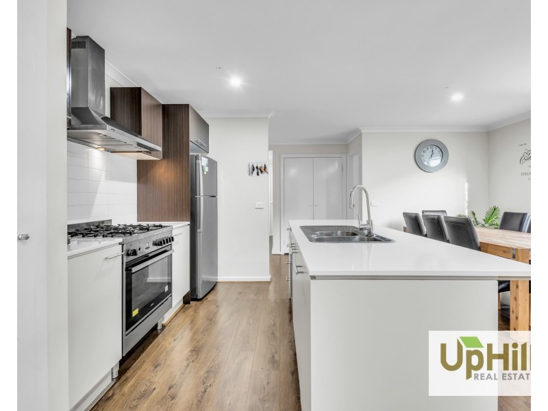 6 Landsdowne Avenue, Clyde North VIC 3978