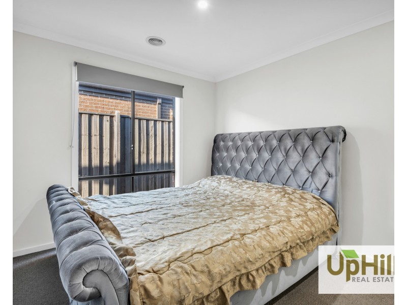 6 Landsdowne Avenue, Clyde North VIC 3978