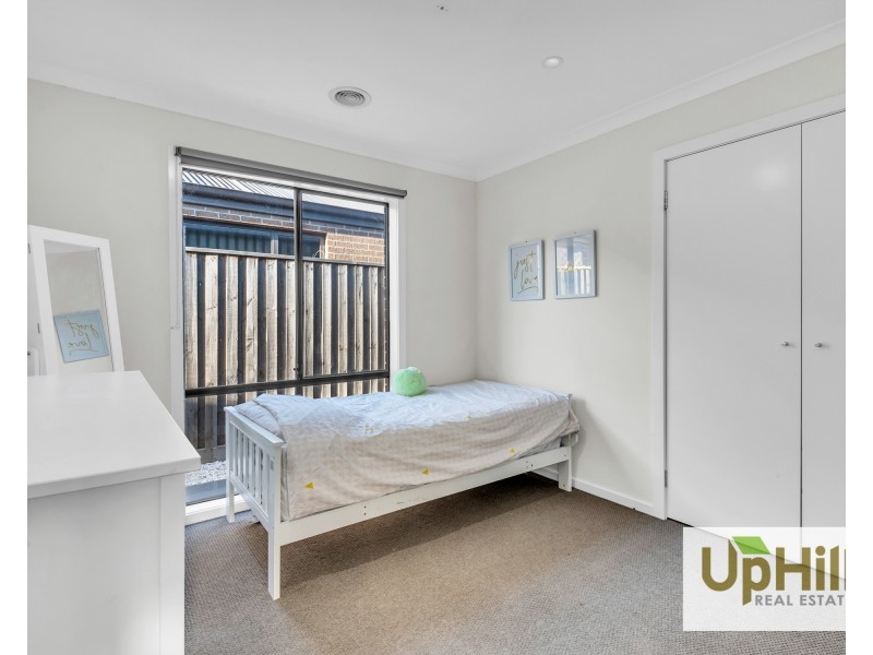 6 Landsdowne Avenue, Clyde North VIC 3978